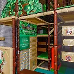 度假村 林地湖区小屋假日公园