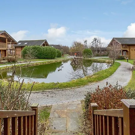 Woodland Lakes Lodges אתר נופש *
