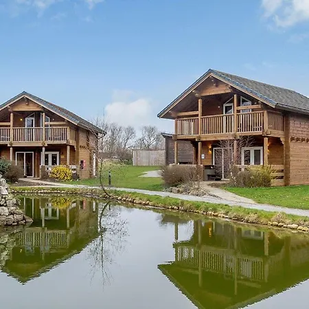 Woodland Lakes Lodges אתר נופש *