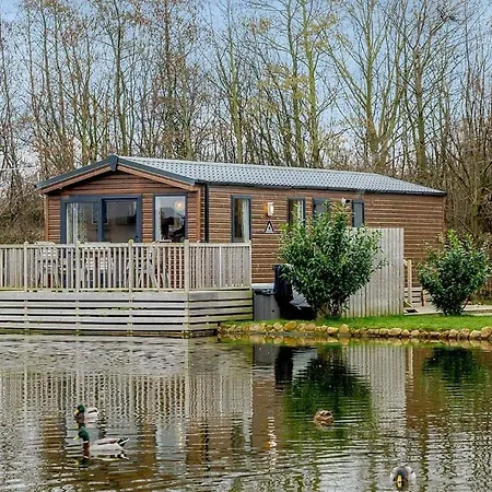 Woodland Lakes Lodges Θέρετρο *