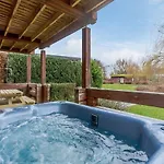 Feriested Woodland Lakes Lodges *