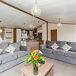 Woodland Lakes Lodges Feriested *