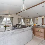 Woodland Lakes Lodges Feriested *