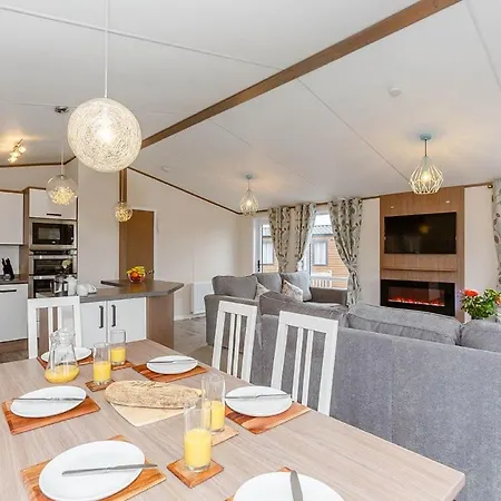 Resort Woodland Lakes Lodges *