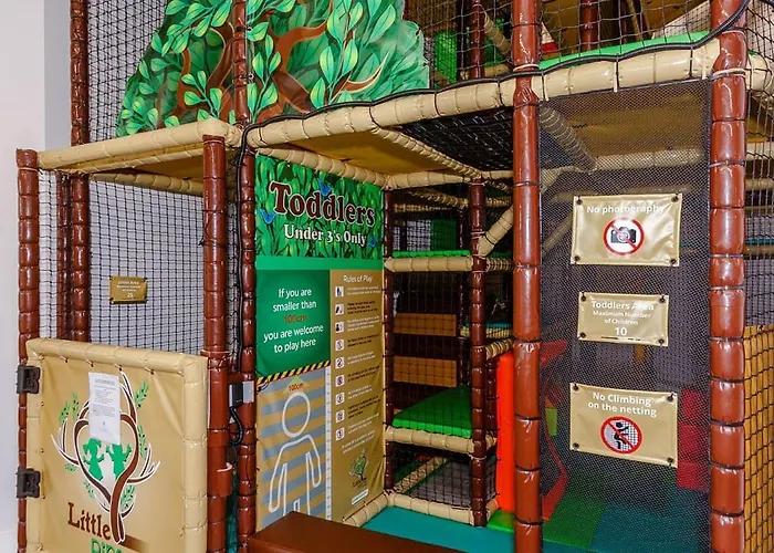 度假村 林地湖区小屋假日公园